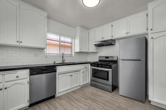 Building Photo - 248 N Rexford Dr