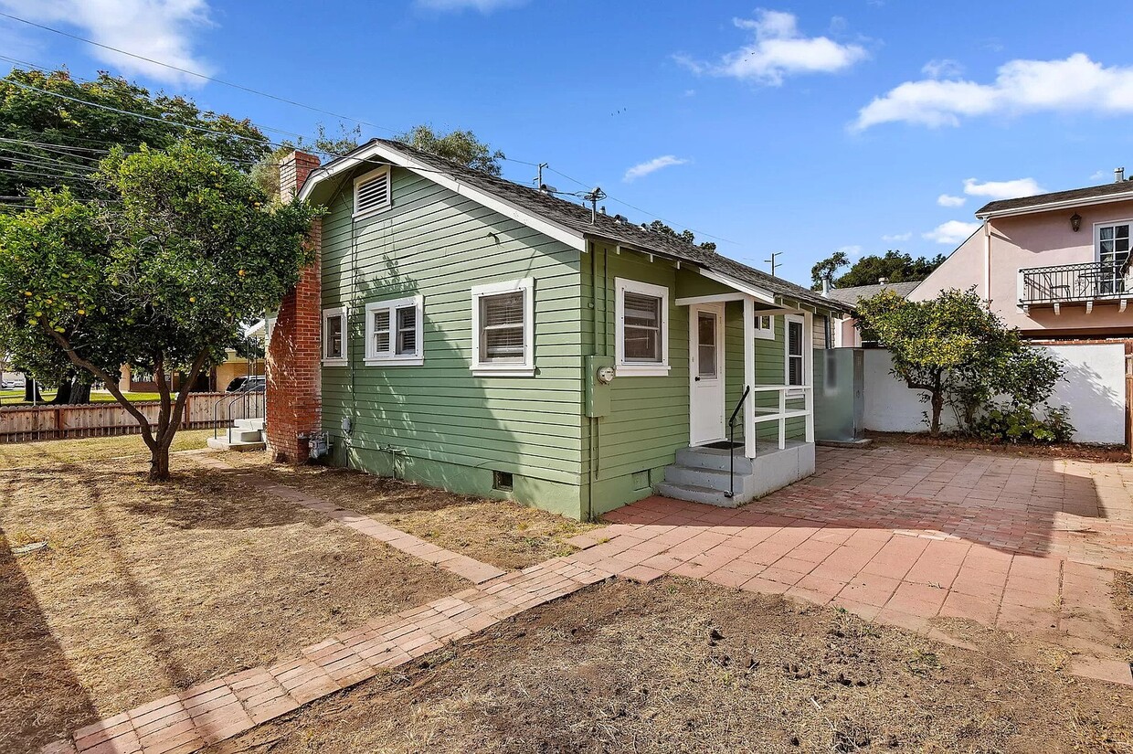 102 N Soledad St, Santa Barbara, CA 93103 House Rental in Santa
