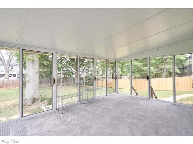 Building Photo - 620 Beaverbrook Dr