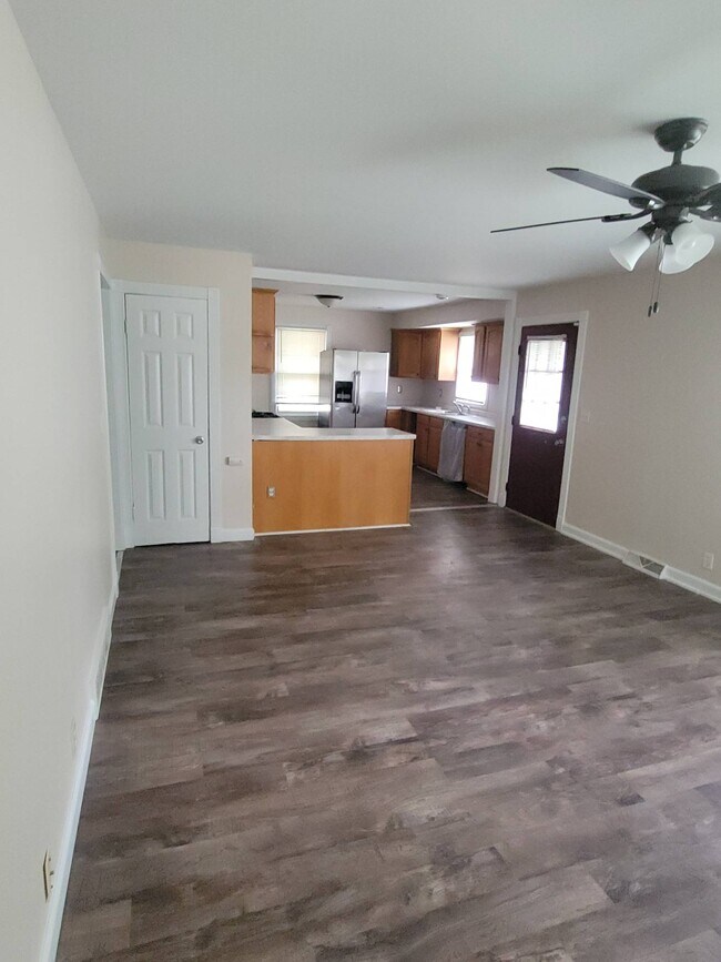 Building Photo - 410 Kutz Ln