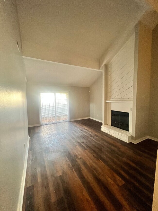 Foto del edificio - 3 Bedroom 2 Bathroom Duplex