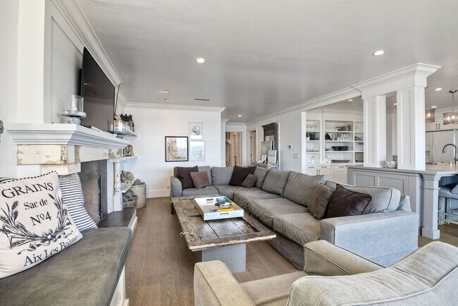 Building Photo - 3636 Carlsbad Blvd