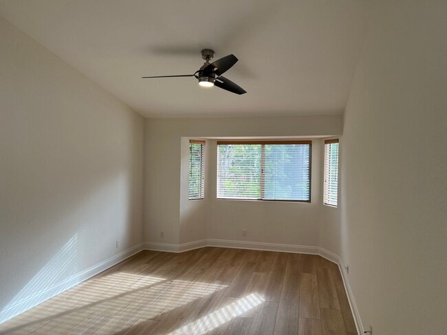 Building Photo - 9 Nutcracker Ln
