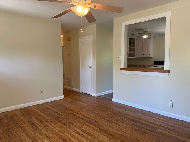 Foto del edificio - Cute 3 Bedroom, 2 Bath Home Near Asheville Mall