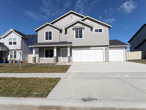 Building Photo - 5126 E Sylvan Hart Dr