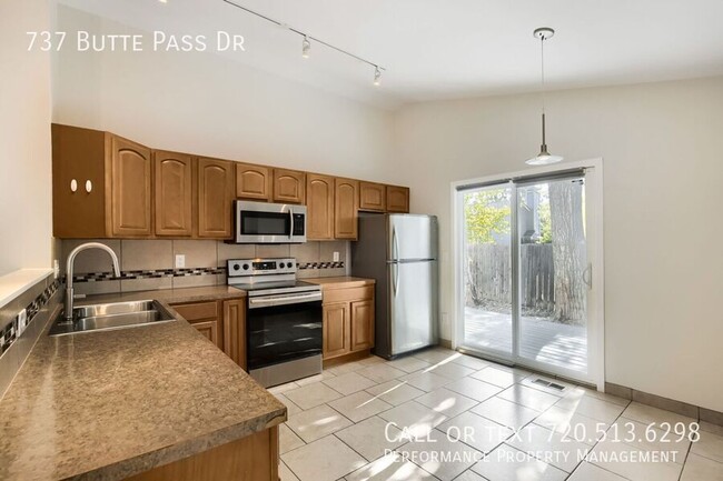 Building Photo - 737 Butte Pass Dr