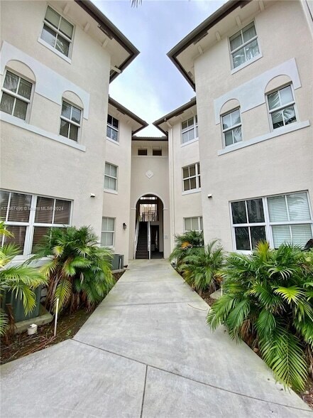 Foto del edificio - 11501 NW 89th St