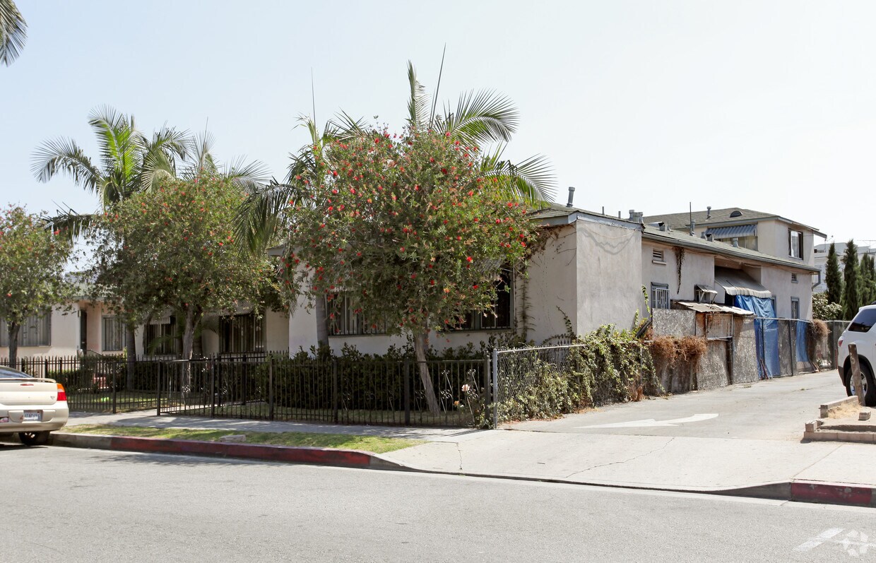 Foto principal - 6816 Rugby Ave