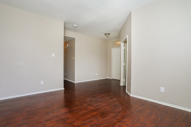 Foto del edificio - 4405 Crystal Ln