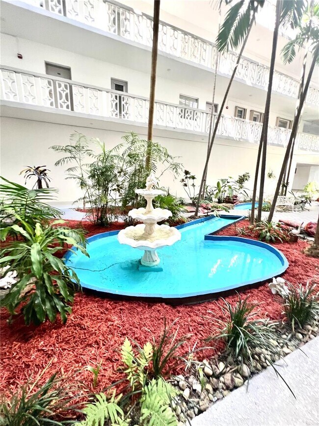 Foto del edificio - 9700 E Bay Harbor Dr