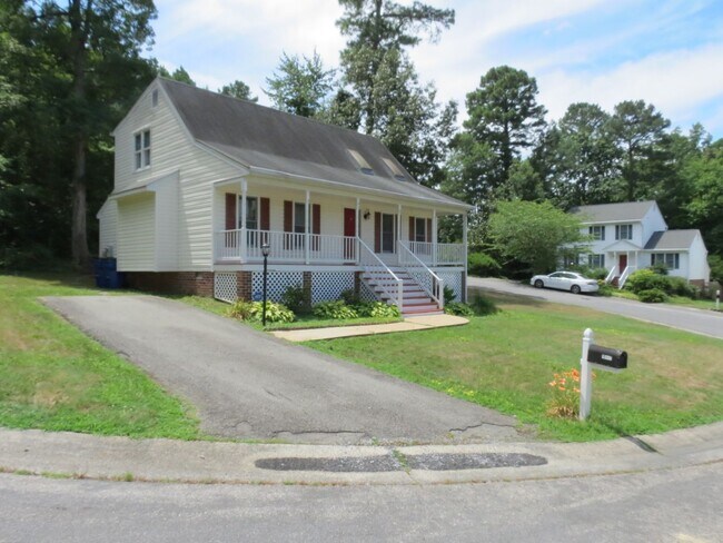 Building Photo - Beautiful, Spacious 4 Bedroom Home in Midl...