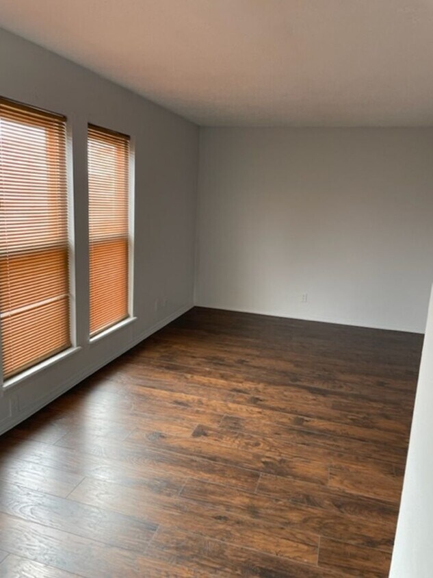 Foto principal - Stunning 3 Bed 2 Bath duplex
