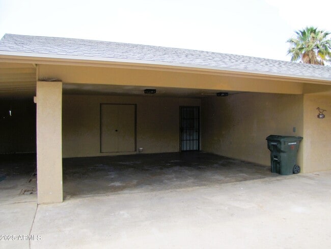 Building Photo - 947 S Cardinal Ave