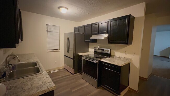 Foto del edificio - 12400 Auburndale Ave