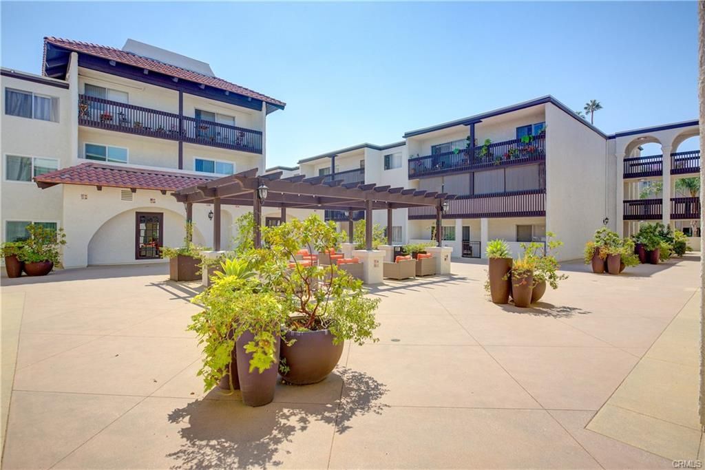 Foto principal - 5334 Lindley Ave