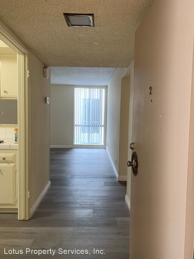 Foto del edificio - 2115 W Victoria Ave