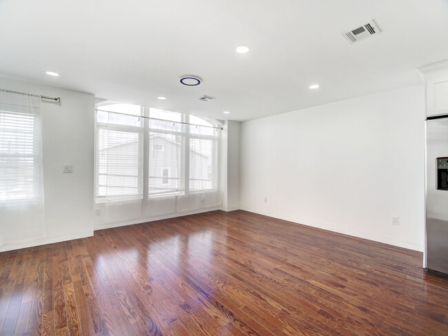 Building Photo - 8310 Newkirk Ave