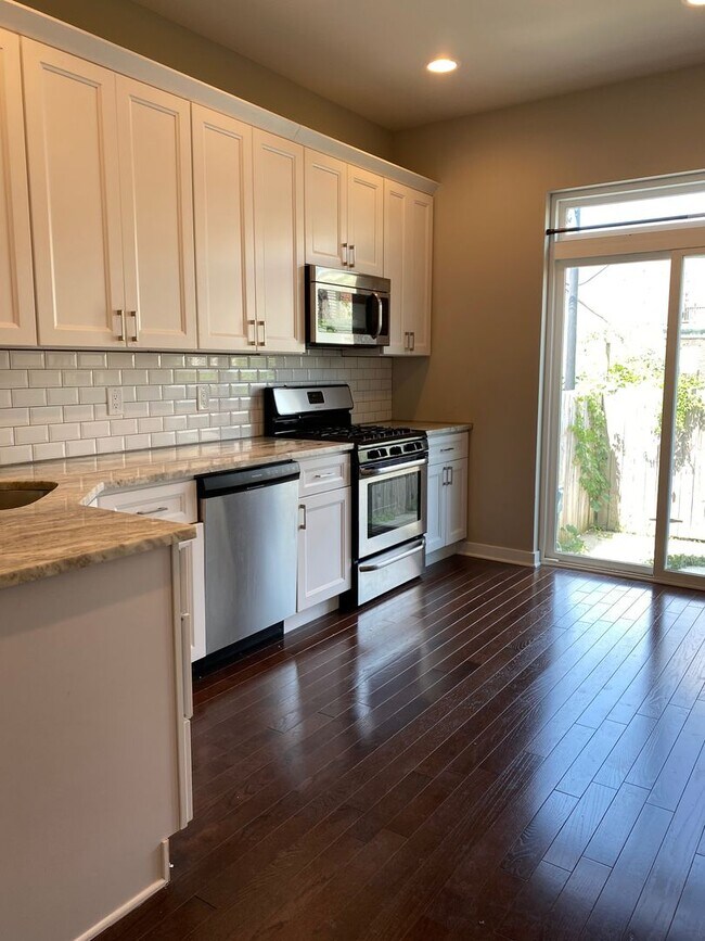 Foto del edificio - Beautiful 3-Bedroom Townhouse in Fishtown ...