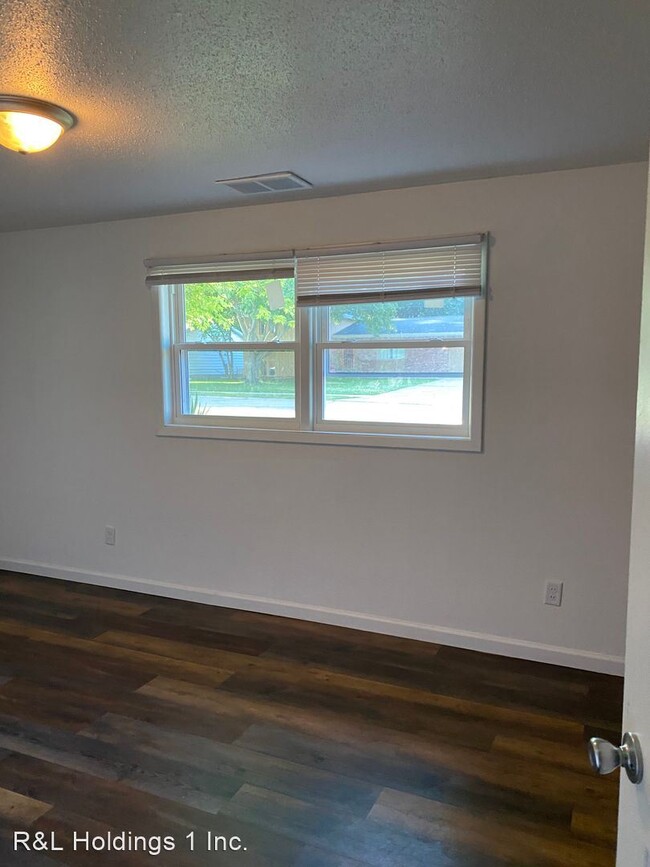 Building Photo - 4 br, 2.5 bath House - 883 Roanoke Dr