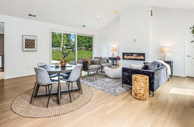 Foto del edificio - 1188 Harmony Ct