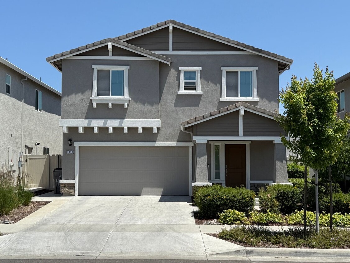 Primary Photo - Beautiful 4 bed 2.5 bath in Sacramento!