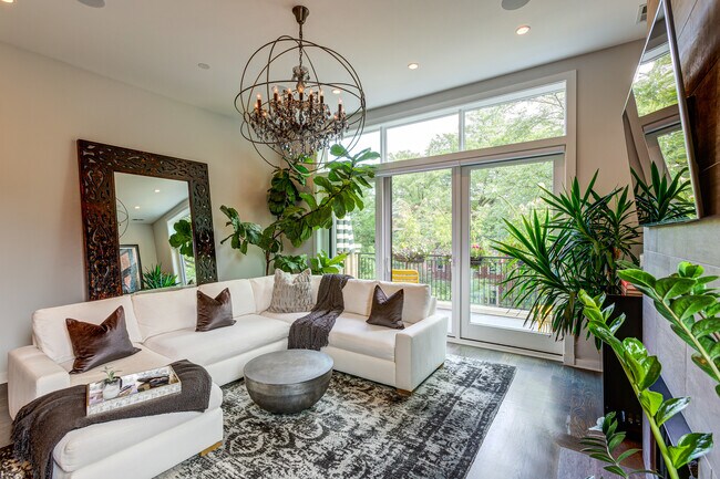 Foto del edificio - 2040 N Racine Ave