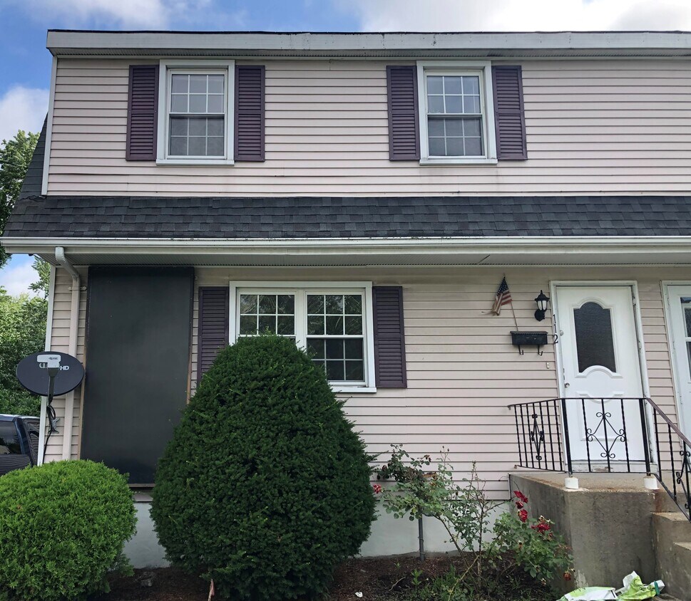 112 Howe St, Framingham, MA 01702 Townhome Rentals in Framingham MA