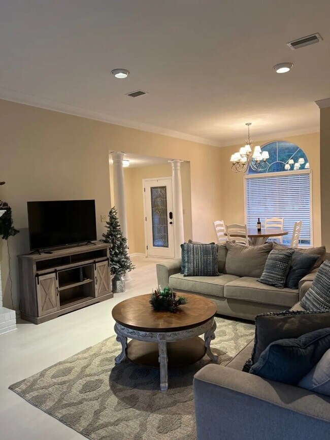 Foto del edificio - 300 Brookwood Dr