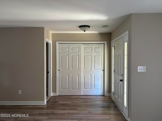 Foto del edificio - 248 Larchwood Ct