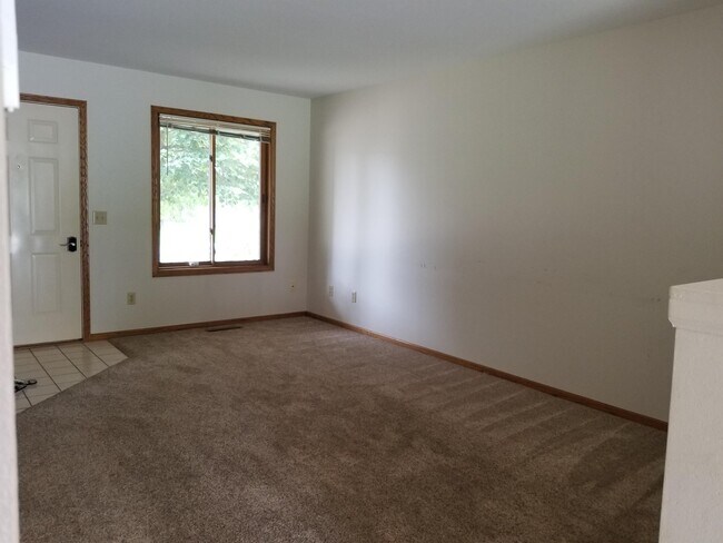 Building Photo - 1204 Glades Dr