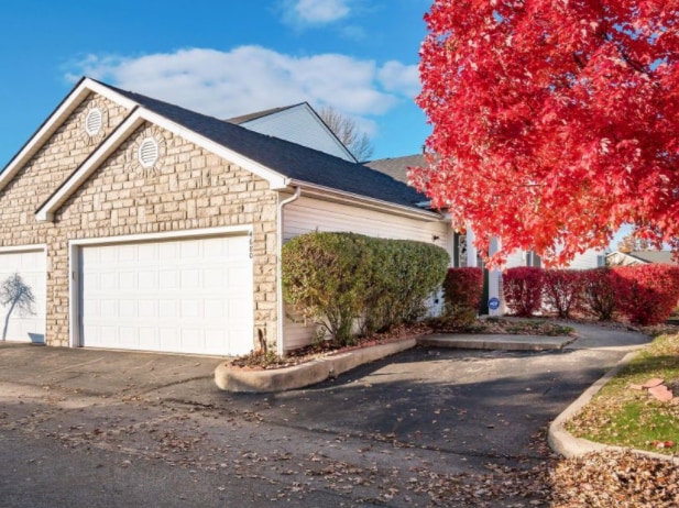 Building Photo - 4680 Athalia Dr