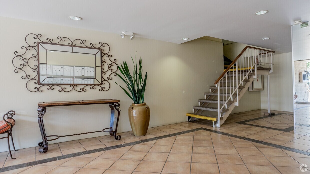 Glen Arbor Villas Apartments in Los Angeles, CA Westside Rentals