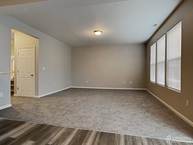 Building Photo - 2089 Shadow Fox Dr