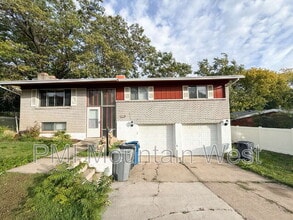 Building Photo - 698 Doren Dr