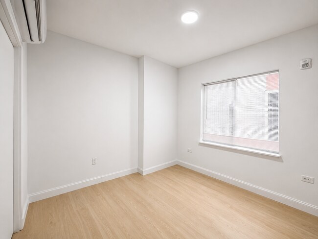 Foto del edificio - 3003 W Glenwood Ave