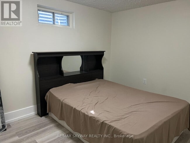 Building Photo - 118 Archdekin Dr