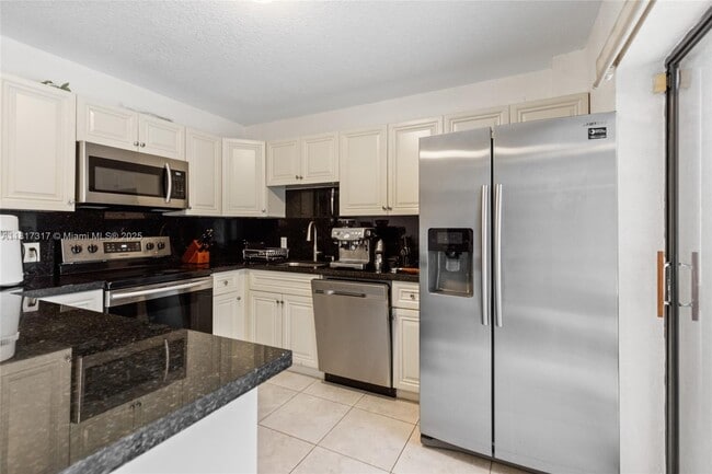 Building Photo - 4161 Forest Hill Dr