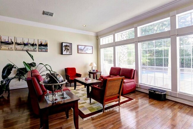 Building Photo - Spacious 5-Bedroom Lakeview Home with Pool...