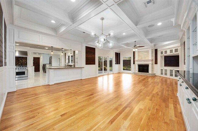 Building Photo - 4031 Fernwood Dr