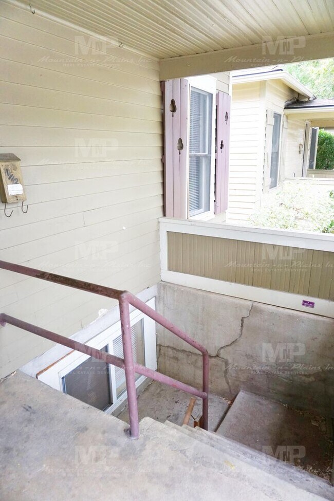 Foto del edificio - 640 1/2 S Meldrum St