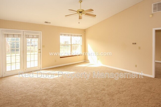 Foto del edificio - 10051 Long Meadow Dr