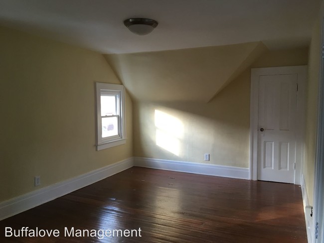 Building Photo - 711 W Delavan Ave