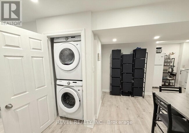 Building Photo - 1246 Harlstone Crescent