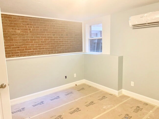 Building Photo - 176 Kelton St