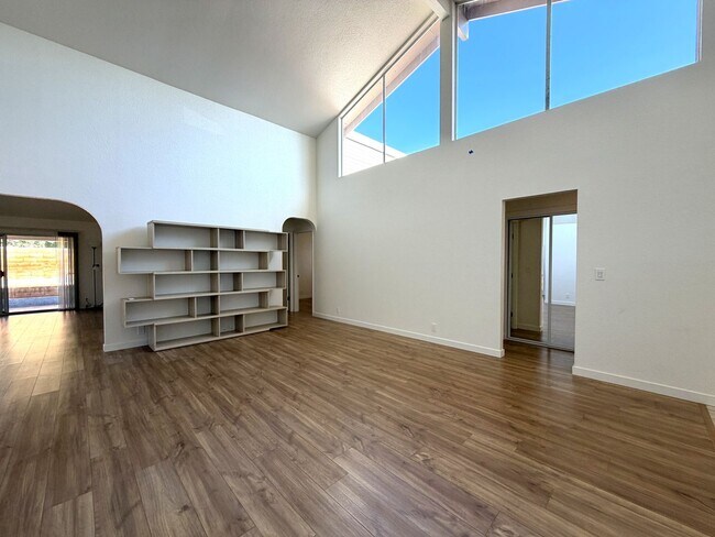 Foto del edificio - ROYAL KUNIA - 4 BDRM/2 BATH/ENCLOSED GARAGE