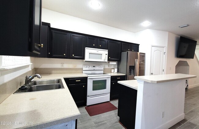 Foto del edificio - 2303 Sunset Bluff Dr