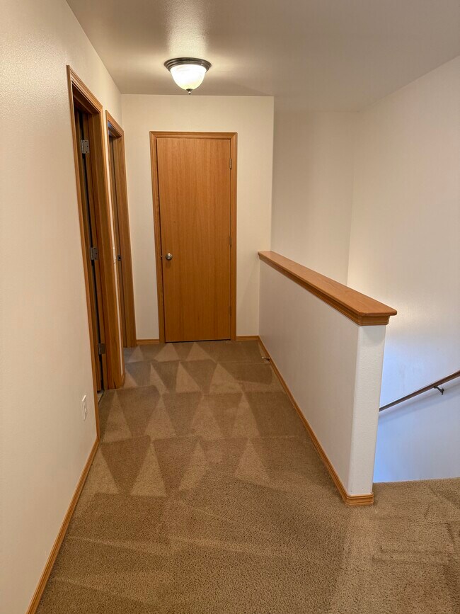 Foto del edificio - 1015 N Baker Ave