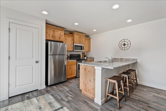 Foto del edificio - 3 Bedroom, 2 Bath Home w/2 Car Garage in D...