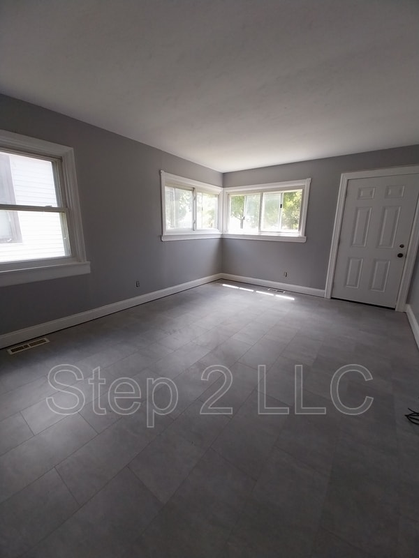 Building Photo - 18420 Parkmount Ave