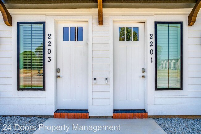 Foto del edificio - 5 br, 5.5 bath House - 2203 W Devitt St